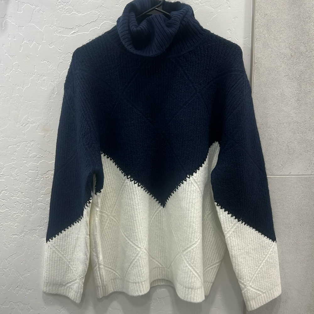 Hyacinth House Sweater M new without tags